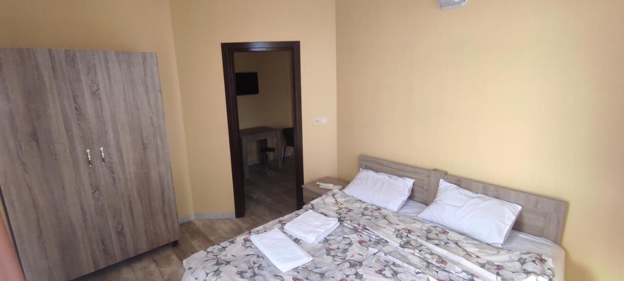Femily Hotel In Batumi Mareti Str 2 Extérieur photo