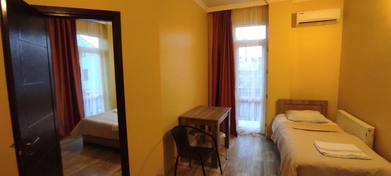 Femily Hotel In Batumi Mareti Str 2 Extérieur photo
