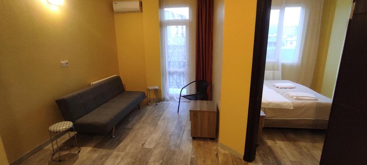 Femily Hotel In Batumi Mareti Str 2 Extérieur photo