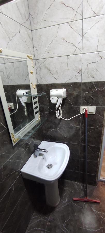 Femily Hotel In Batumi Mareti Str 2 Extérieur photo