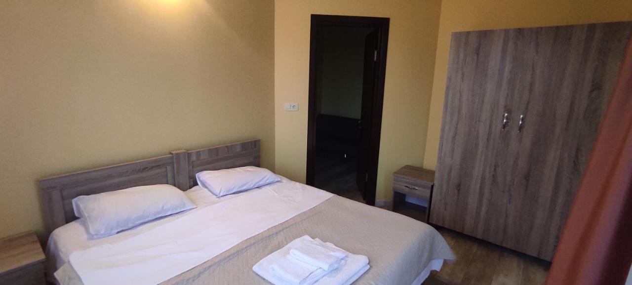 Femily Hotel In Batumi Mareti Str 2 Extérieur photo