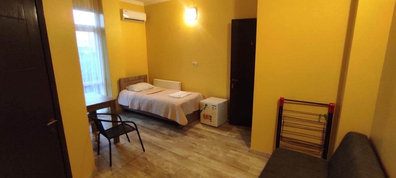 Femily Hotel In Batumi Mareti Str 2 Extérieur photo