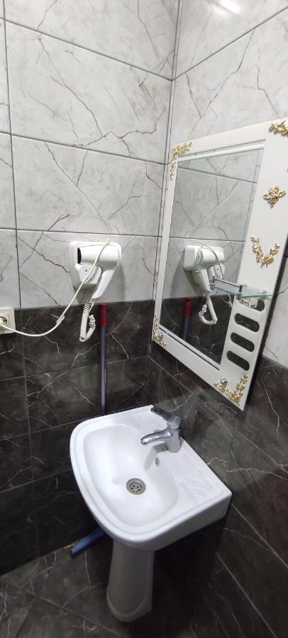 Femily Hotel In Batumi Mareti Str 2 Extérieur photo