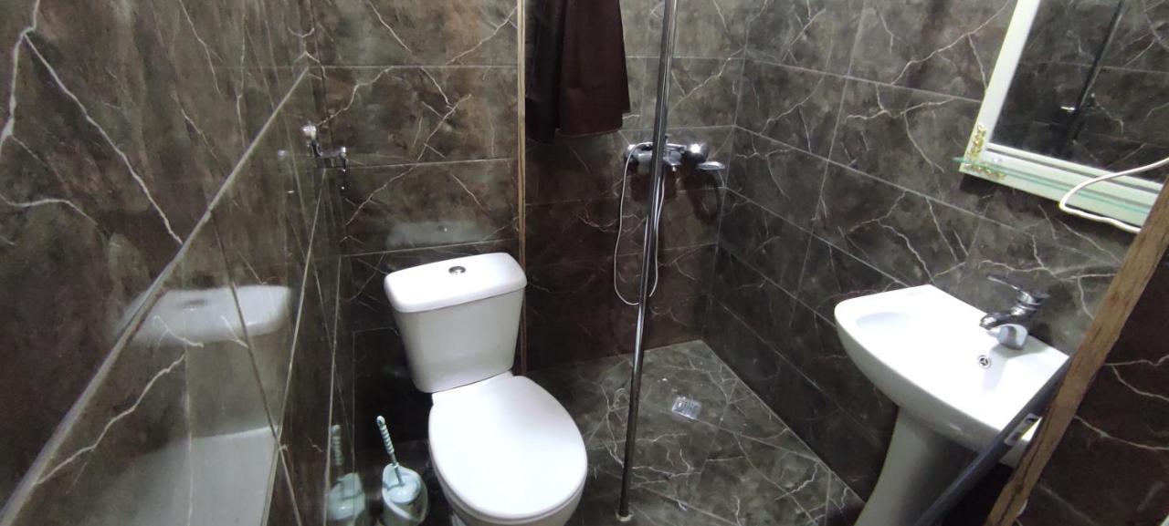 Femily Hotel In Batumi Mareti Str 2 Extérieur photo