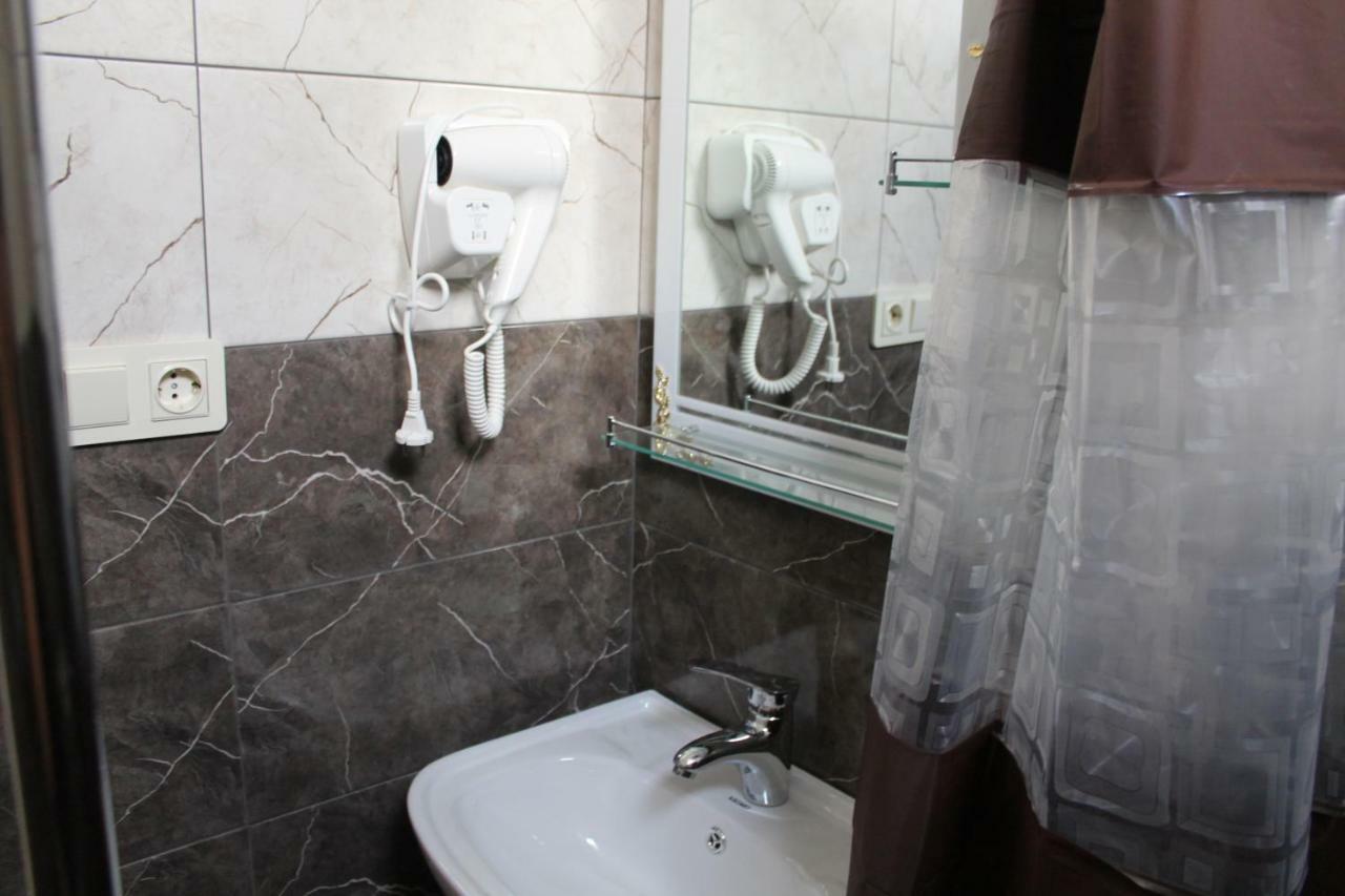 Femily Hotel In Batumi Mareti Str 2 Extérieur photo
